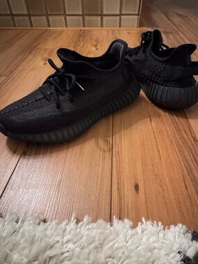 Yeezy Boost 350 V2 Triple Black Women’s Sneakers
